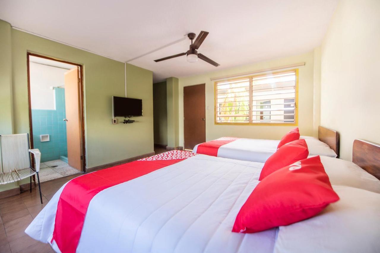 OYO Hotel Colimense 2*